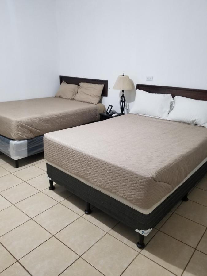 Judys Home - Bed And Breakfast Retalhuleu Exterior foto